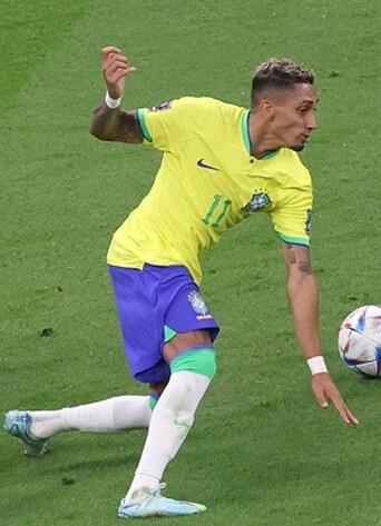 拉菲尼亚巴西国家队表现：桑巴军团的边路尖刀