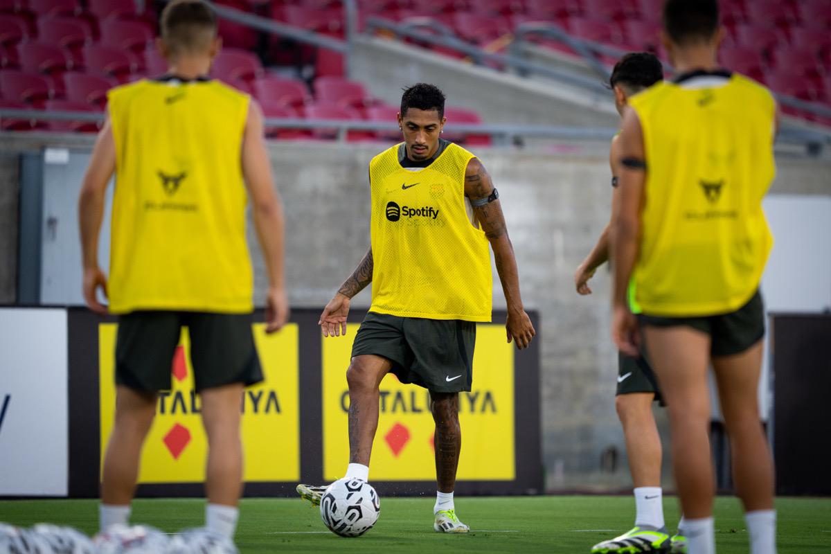 拉菲尼亚盘带传中技术解码：边路进攻核心能力分析